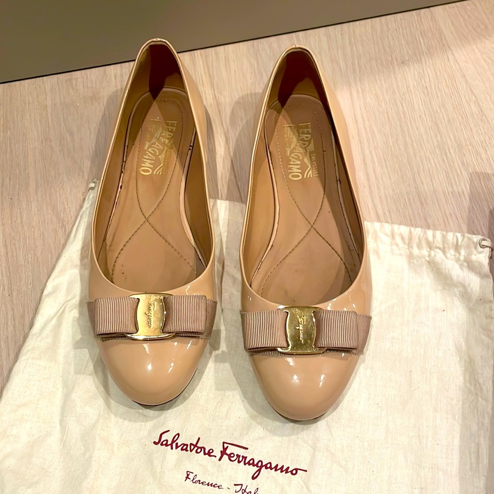 Ferragamo varina ballet flats. With bow details